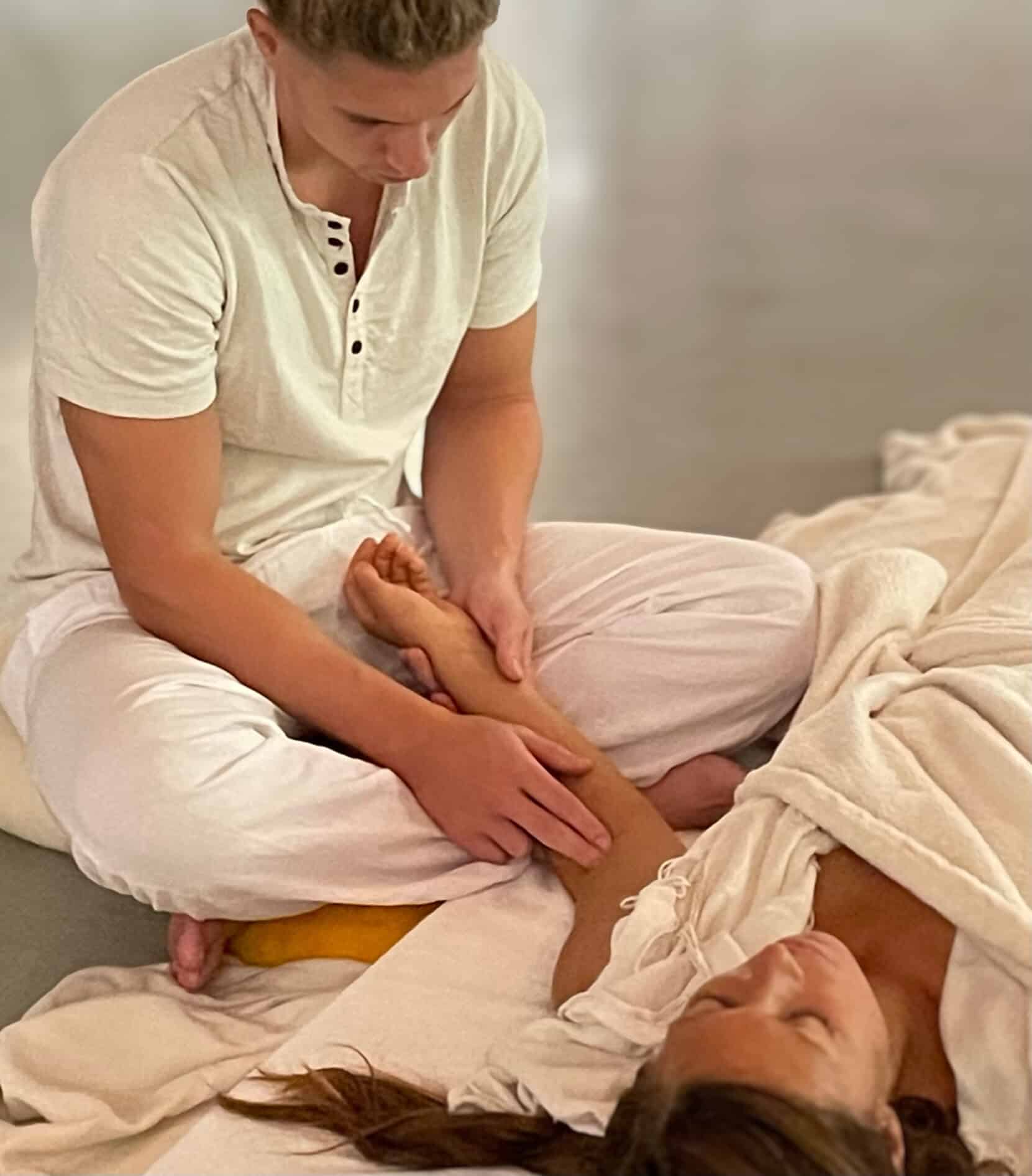 Los cuidados de sensibilidad esenia y egipcia: una terapia holística para el ser humano